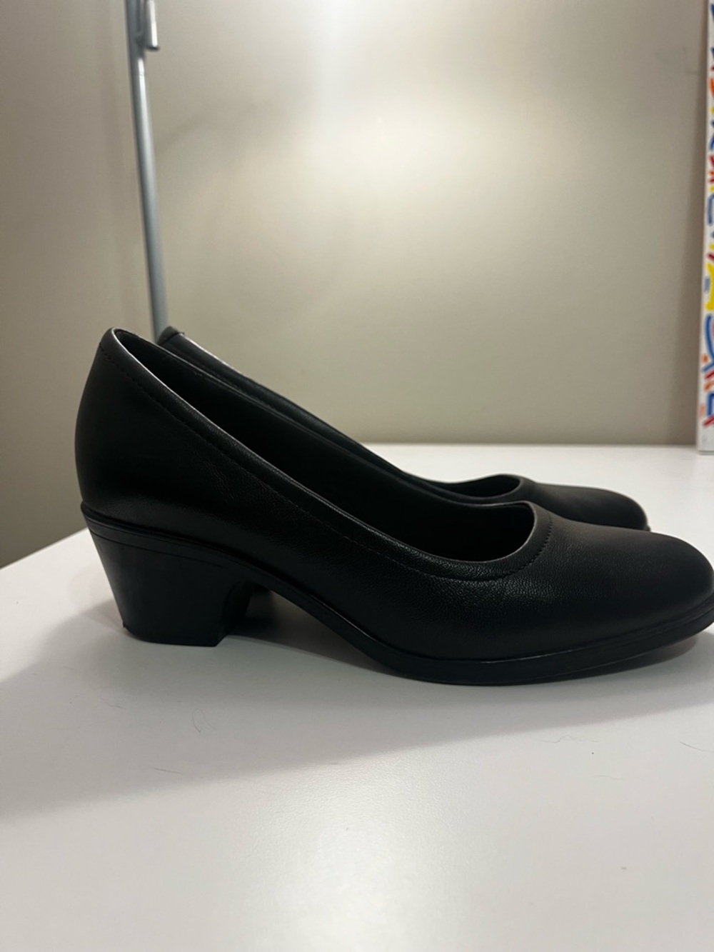 Clarks Collection women’s size 8 leather comfort pumps - Picture 4 of 9